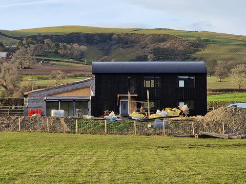 1800s Dutch Barn incorporates ECLISSE Pocket Door Systems